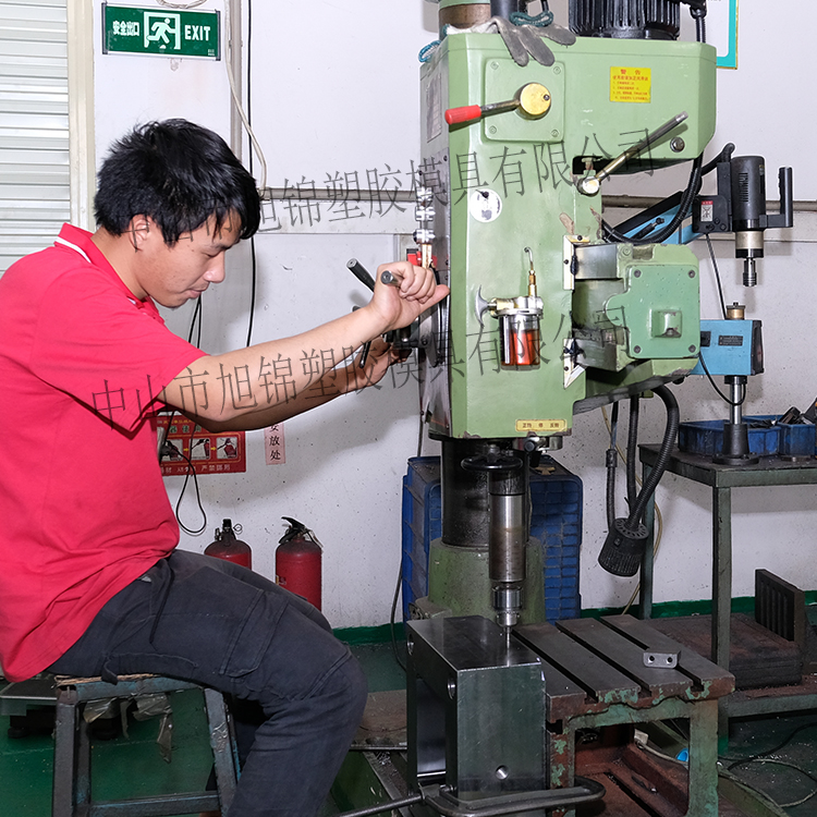 旭錦注塑模具生產(chǎn)廠家工模車間銑床 旭錦注塑模具生產(chǎn)廠家工模車間銑床